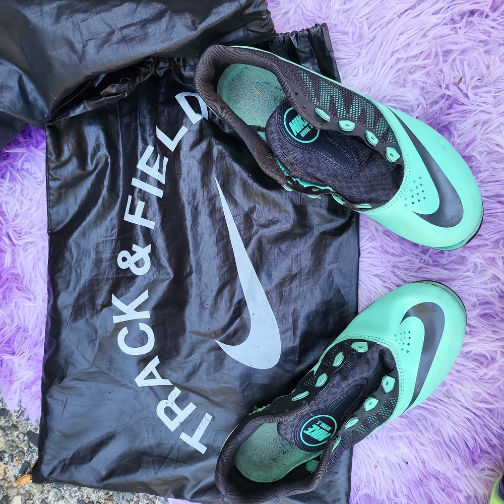 Track shoes